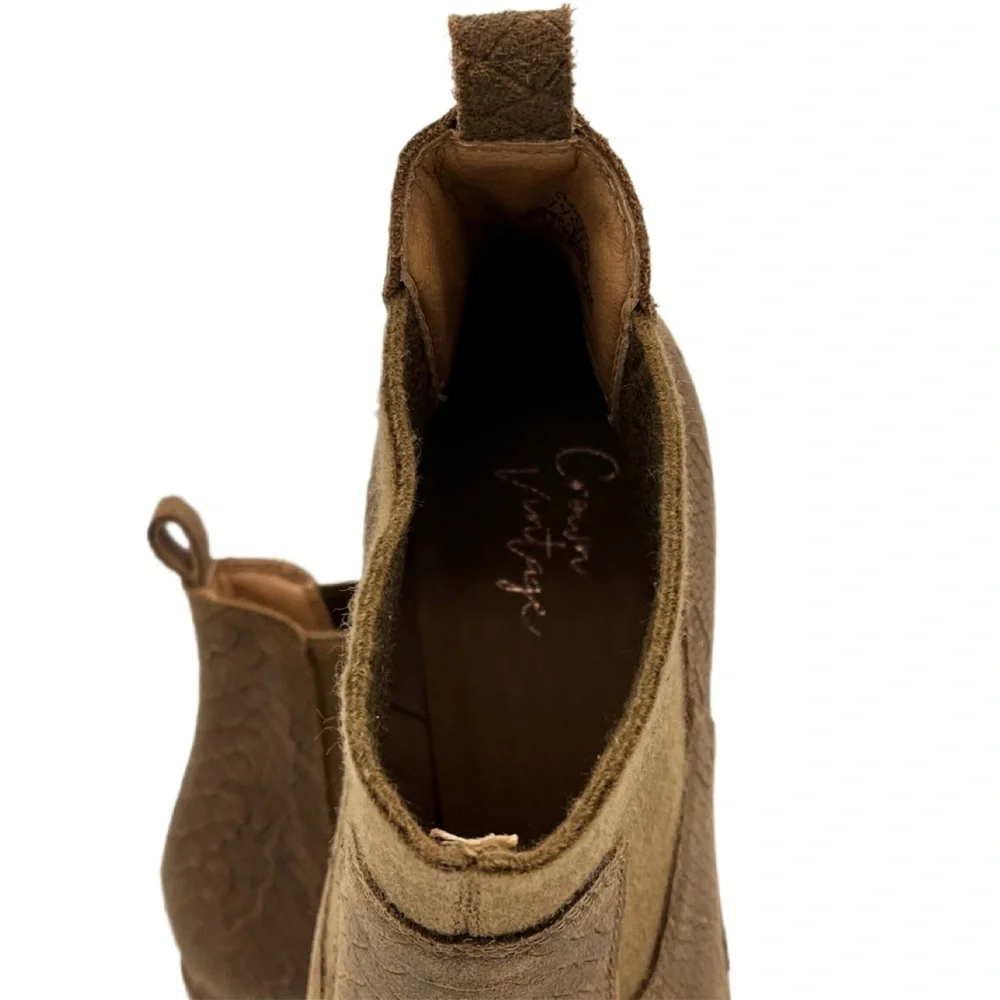 Crown Vintage Women Giancita Chelsea Bootie, Snake Print, Size 7.5, Camel